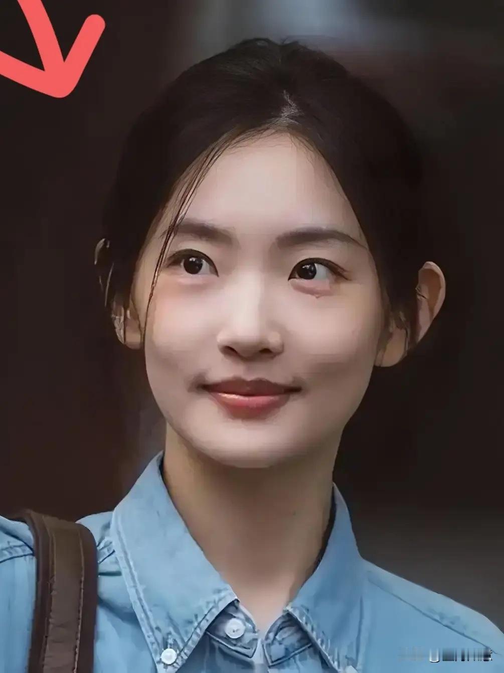 说实话，最近追剧，一下子就被周依然抓住眼球了。不少人说她长相普通，也不是表演科班