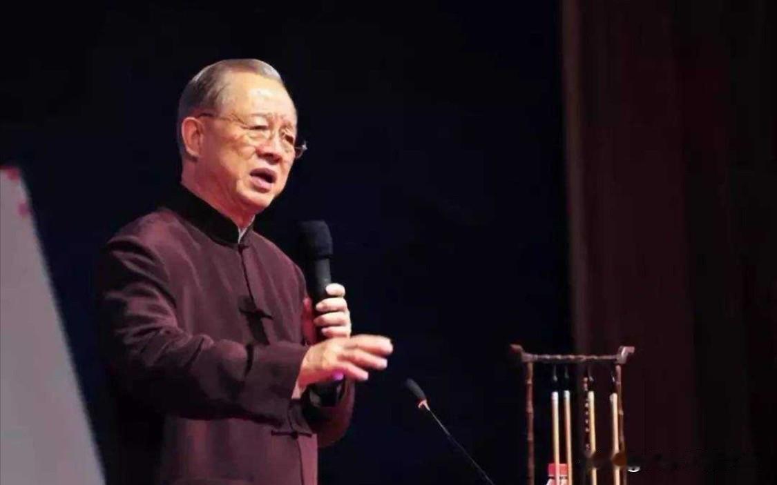 曾仕强教授说：
“人生不得已才当主角，能够当配角尽量当配角，这叫做自留余地。很多