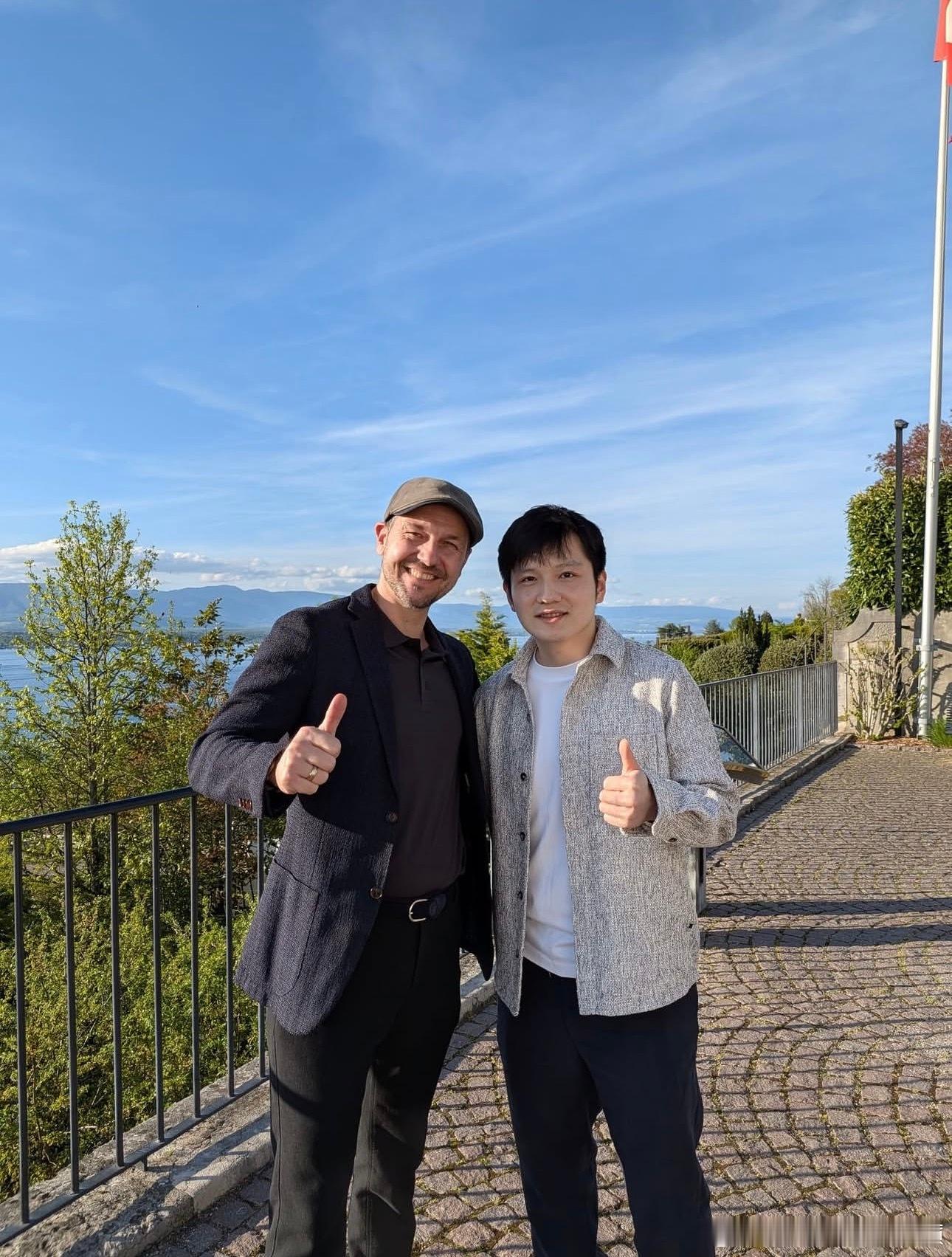波波:和我的 buddy 樊振东在日内瓦进行了一次愉快的短途旅行。Had a w