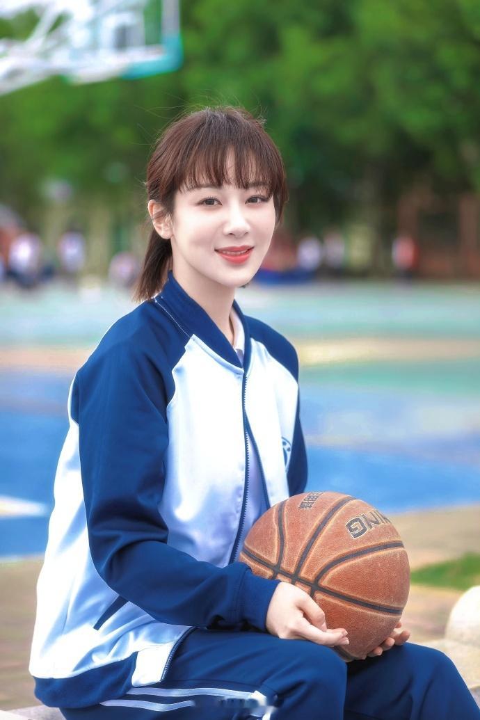 杨紫[超话]杨紫玉兰花开君再来 yz杨紫董竹君 我对着大海许愿 要你一直在我身边