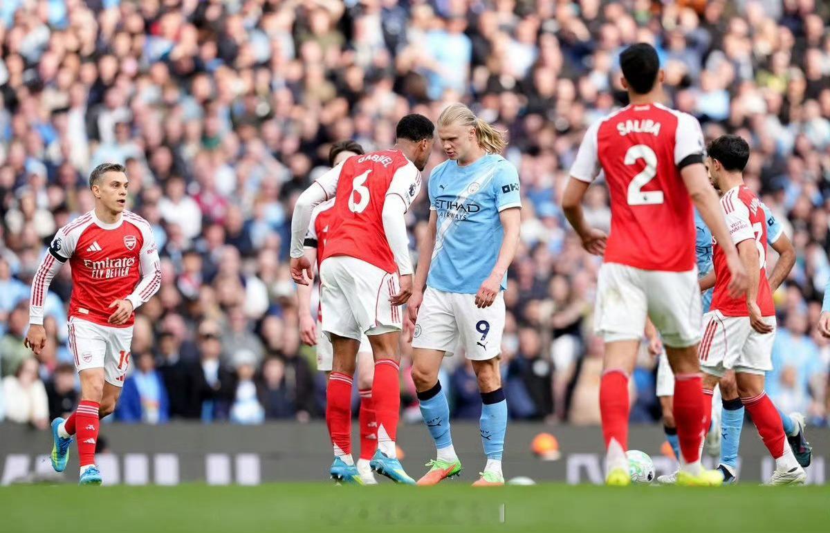 2-1！运气站在曼城这边！多次中柱后绝杀，阿森纳运气欠佳！英超争冠战，曼城2-1