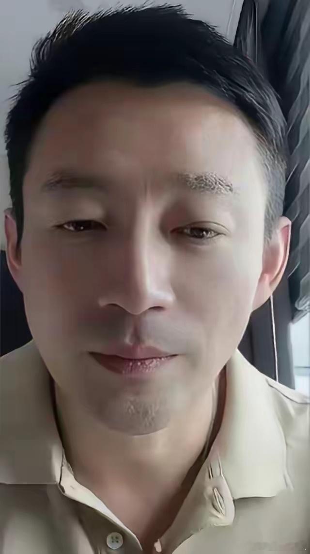 发现没，小菲现在越来越沉得住气了。以前的小菲，遇到不顺心的事情，总会在网络上抱怨
