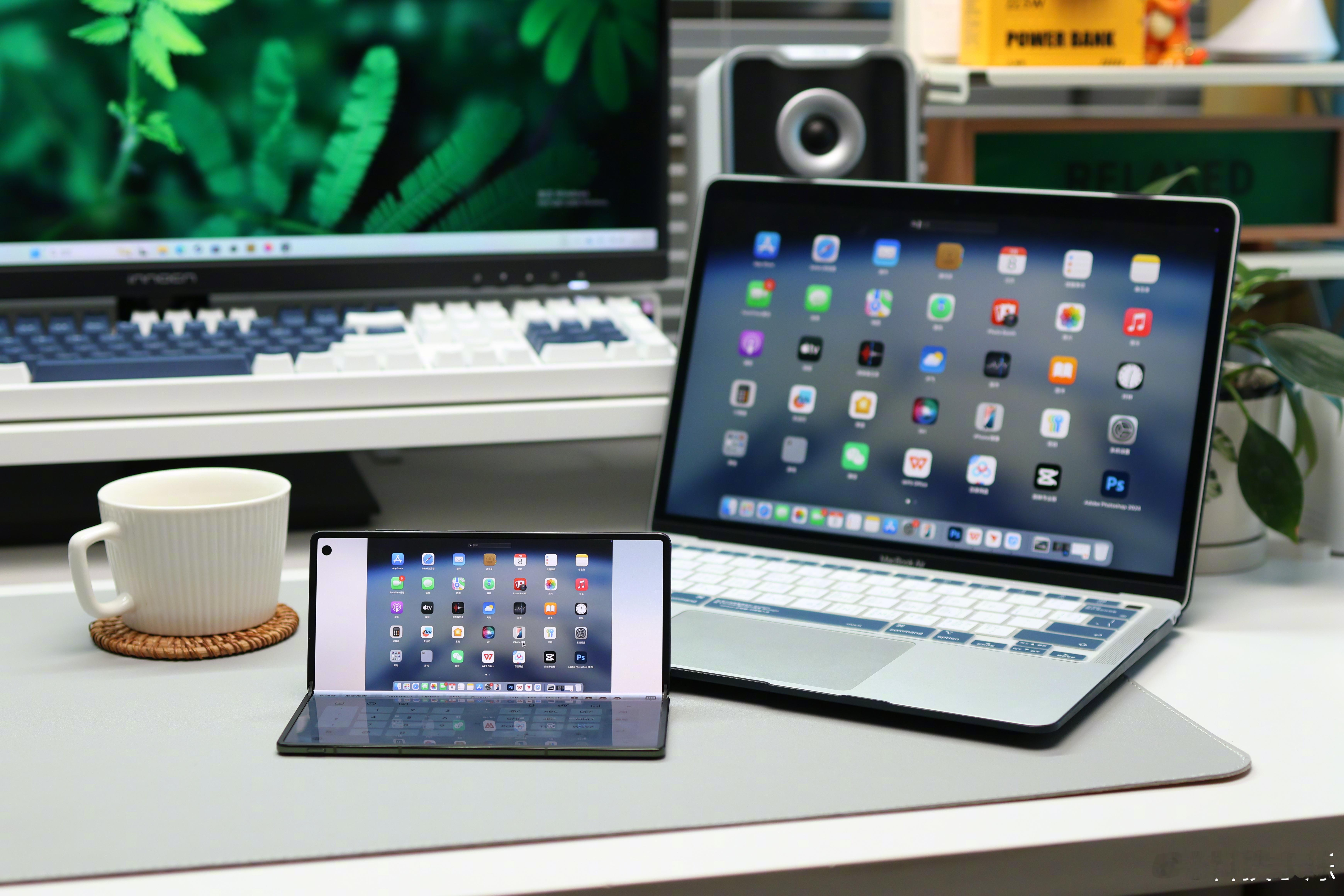 我现在对苹果首款折叠屏的期待，其实不是折痕，不是铰链，不是重量、影像配置等等，而