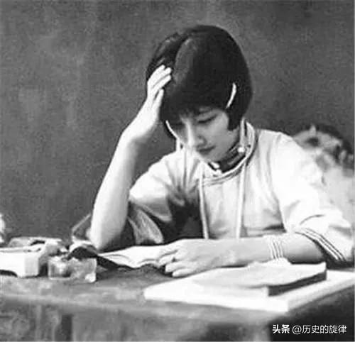 1929年徐志摩夜逛青楼，回家夸妻子最美，陆小曼的反应，撕开二人畸形婚姻
 
1