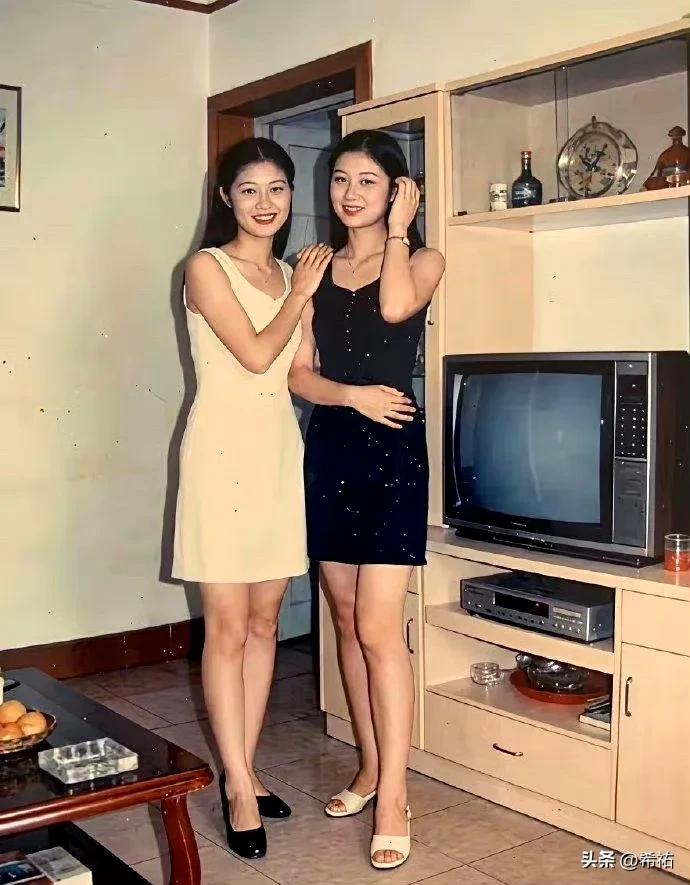 当时上世界的姐妹花，你更喜欢左边还是右边的呢？