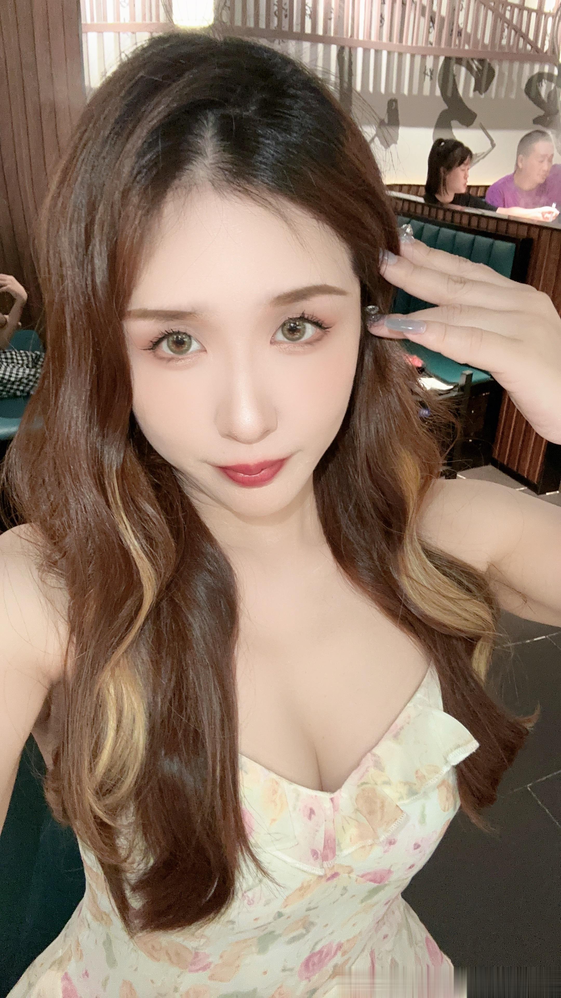 公主和仙女的日常#秋天的第一杯奶茶##月野兔nana##宅男女神##女神# ​​