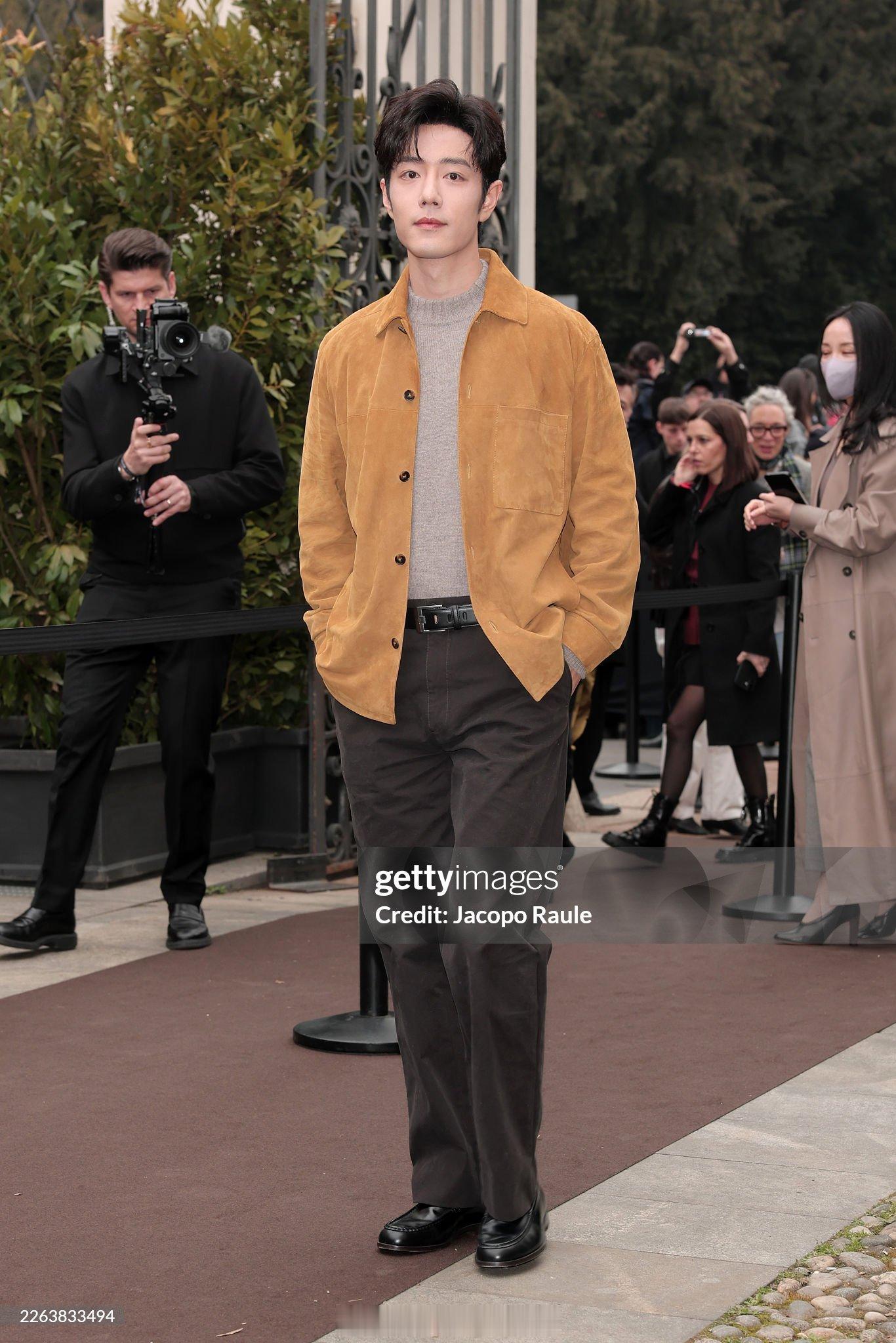 肖战出席米兰时装周Tod's秀 