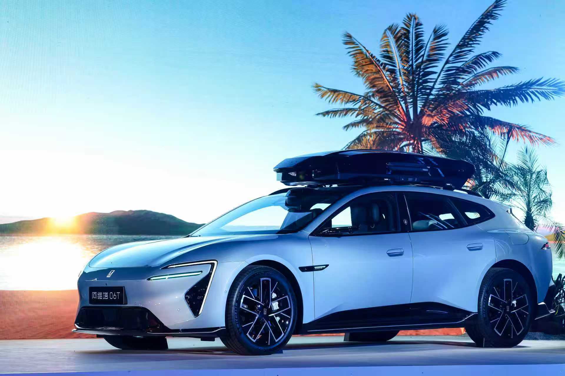 推出纯电、增程五款车型！阿维塔06T上市22日，北京。阿维塔科技宣布，智美全场景