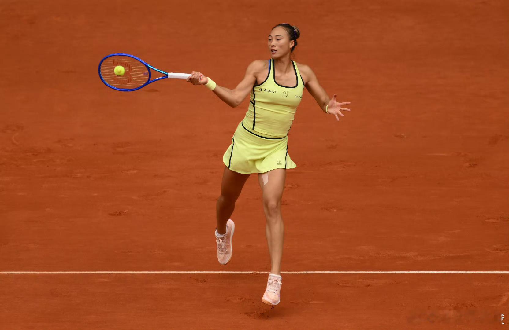 郑钦文vs肯宁 逆转不容易！养伤归来首盘郑钦文完全找不到比赛的感觉，幸好接下来关