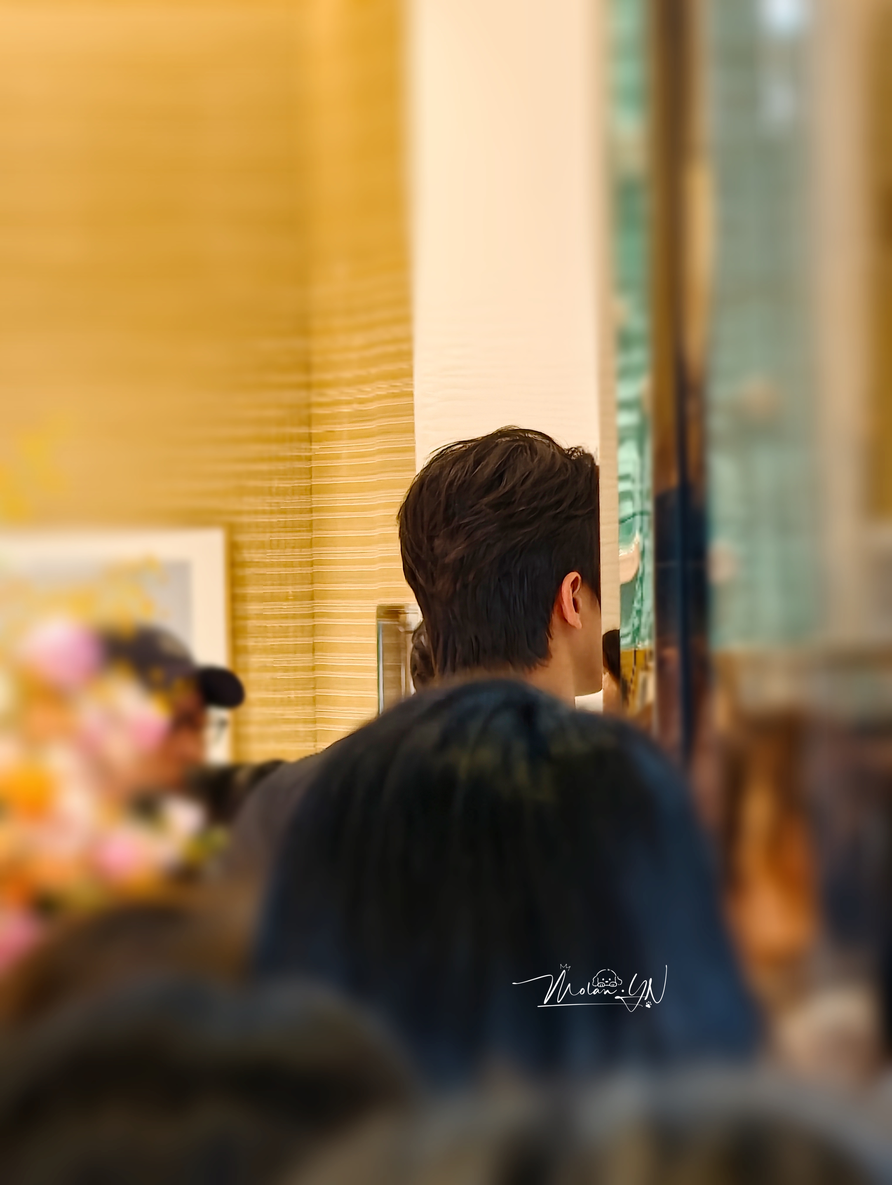 翻相册，好完美的一颗后脑勺AND还好我欧巴长得够高