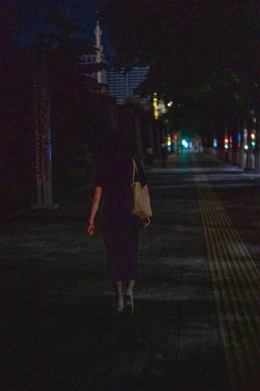 18年前我匿名资助了一个学生，三年后参加完高考，她托班主任给我一个盒子。

18
