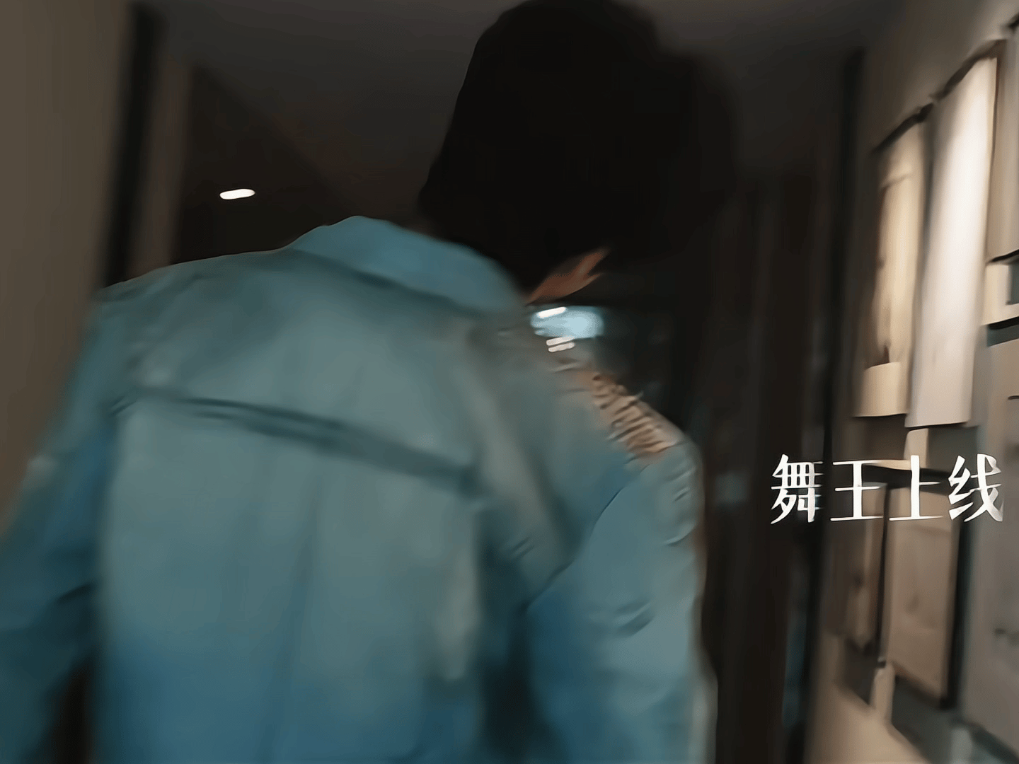 我的首页全是刘宇宁背心刘宇宁啥时候这么大方了 这个肩宽和线条是真实存在的吗？背心