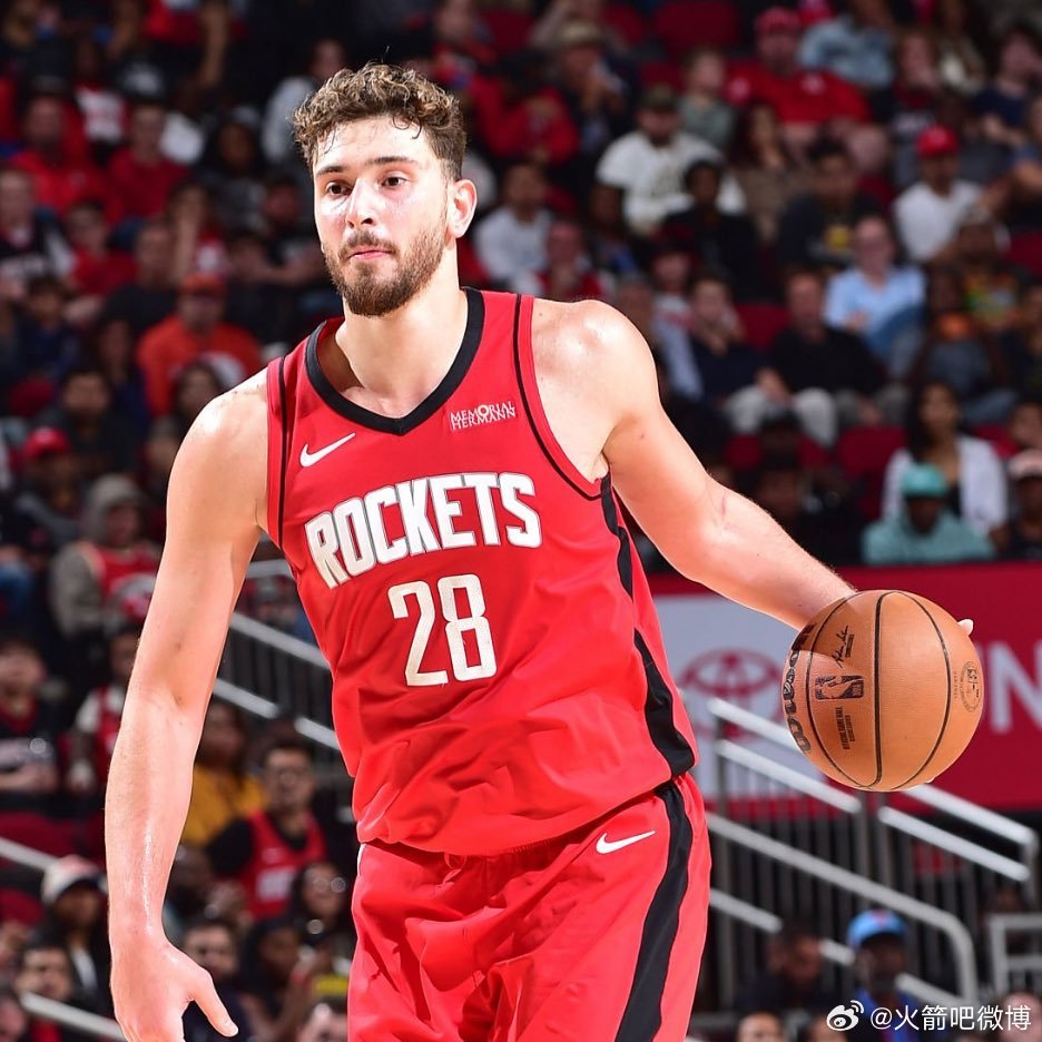 申京在今年前 7 场比赛中每场都至少送出 5 次助攻🚀🚀NBA 历史上，开局