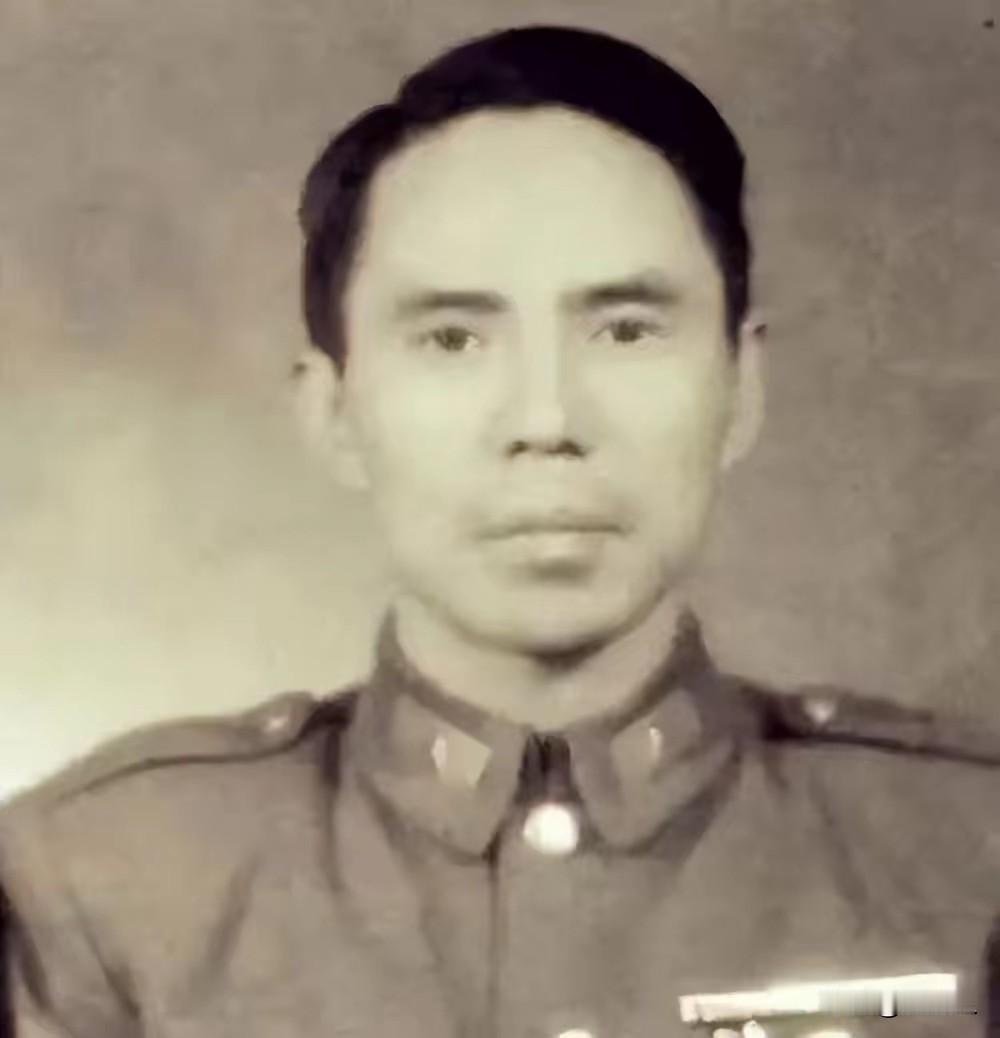 1949年军统惊天秘事！毛人凤狠心暗杀同族心腹，彻底撕开国民党丑陋内斗
 
19