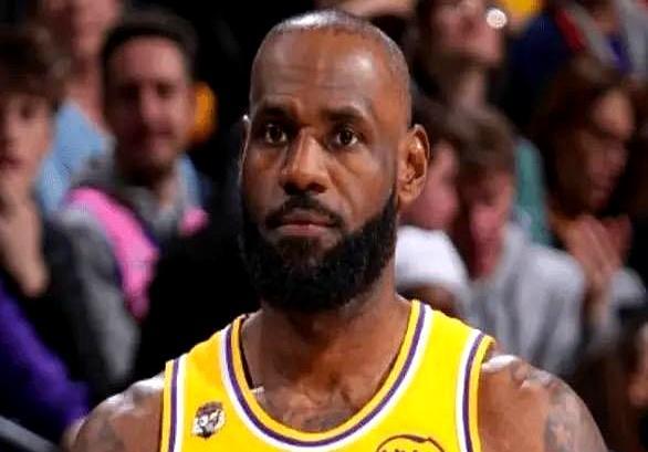 51000分，他一个人扛起两份生涯。
 
41岁，第23个赛季，场均25分。
 