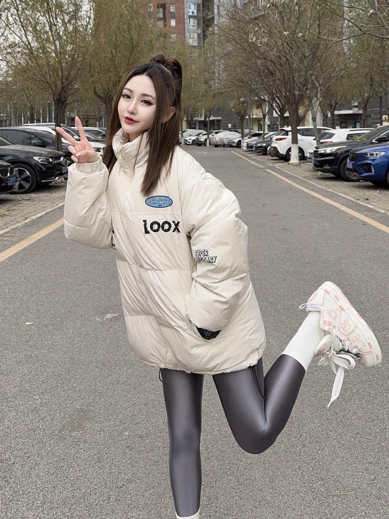 ootd穿搭  冬季穿搭 拍照姿势 紧身裤穿搭 光泽裤搭配