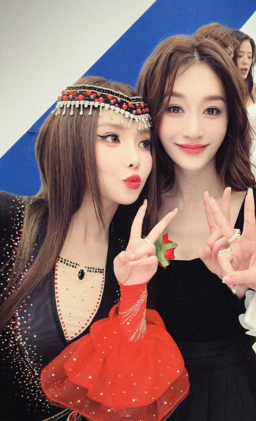 李小冉安崎 票数两位表现得都很棒🥰🥰 李小冉这个舞台真的很有故事感，尤其跳起