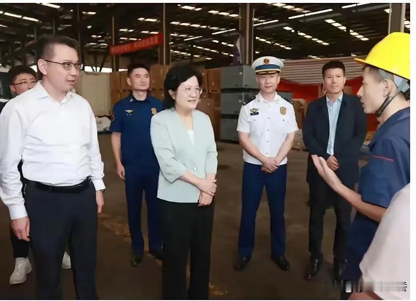 徐州市委常委、铜山区委书记、徐州高新区党工委书记龚维芳带队开展节前安全生产检查和