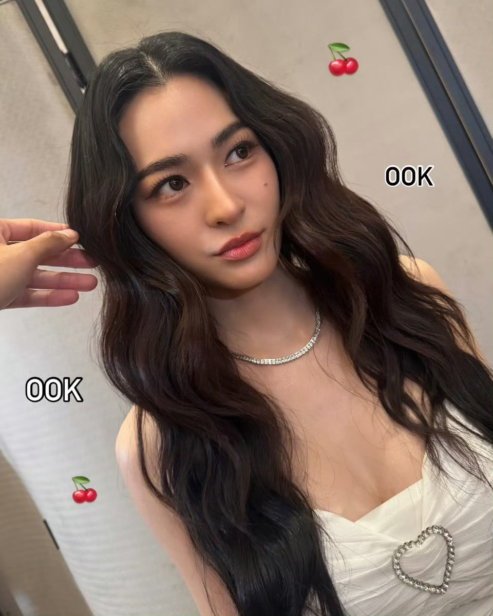 老师，我家邝玲玲咋美成这样 ​​​