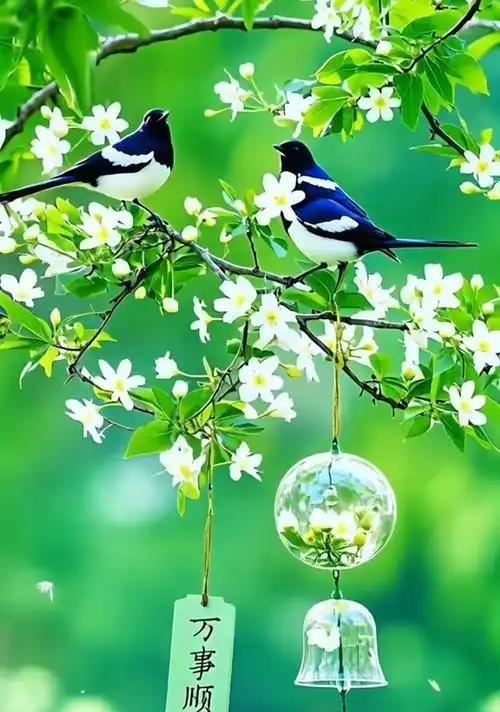 上联：老鸦踏断老桠枝，鸦飞枝落；
下联：幼雀啄住小青虫，雀鸣虫丢。