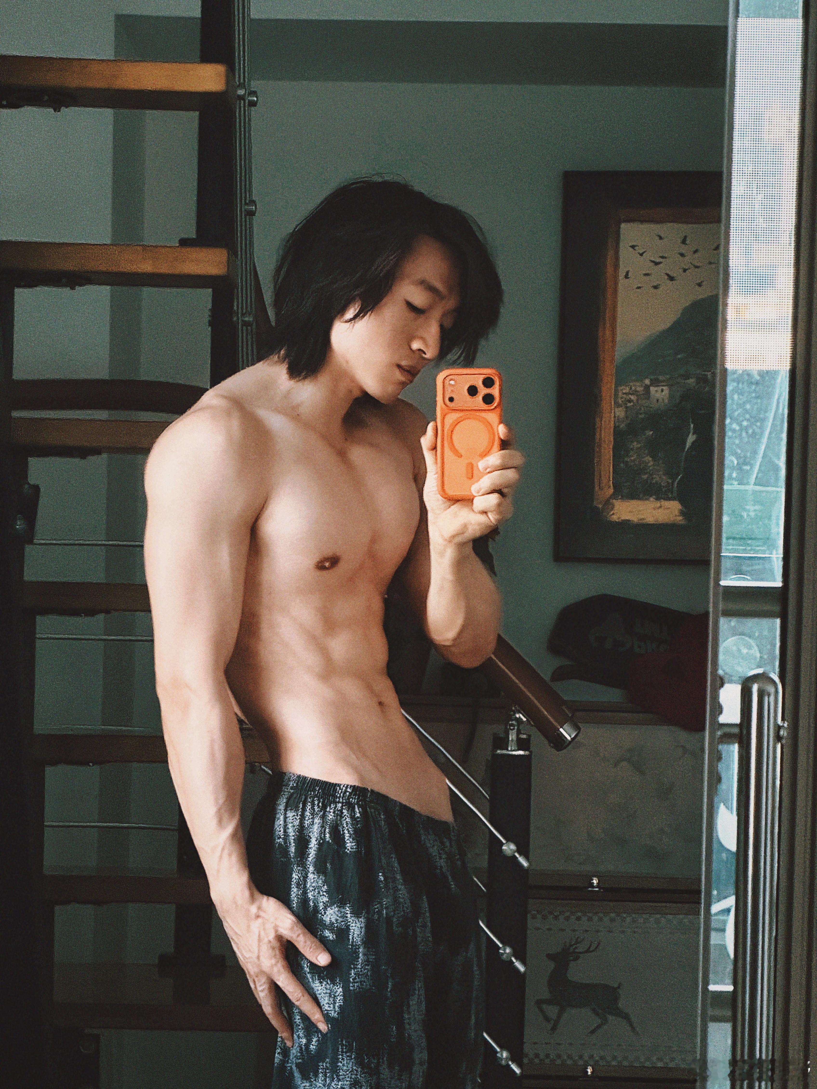 我薄如蝉翼的身材，经得起十八个弟弟来多排