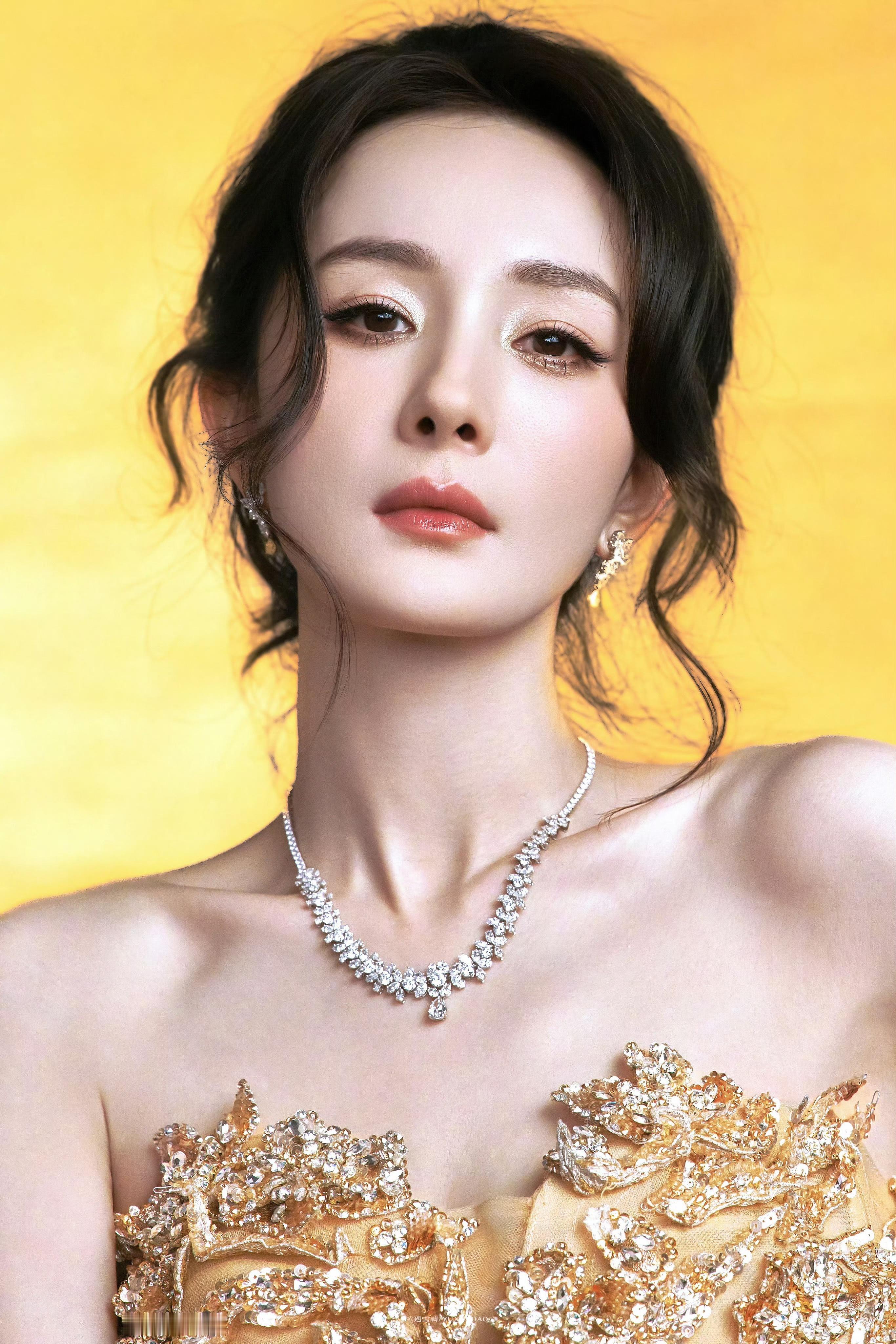 杨幂美貌比钻石更闪耀成功美到我了