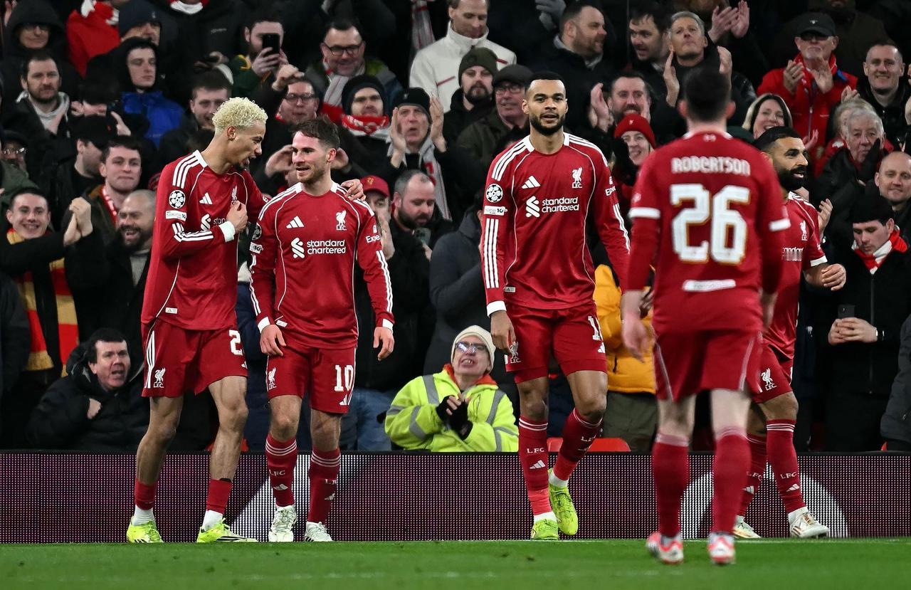 足球比赛中帽子戏法很常见，助攻帽子戏法很少见，中后卫完成助攻帽子戏法就很罕见了！