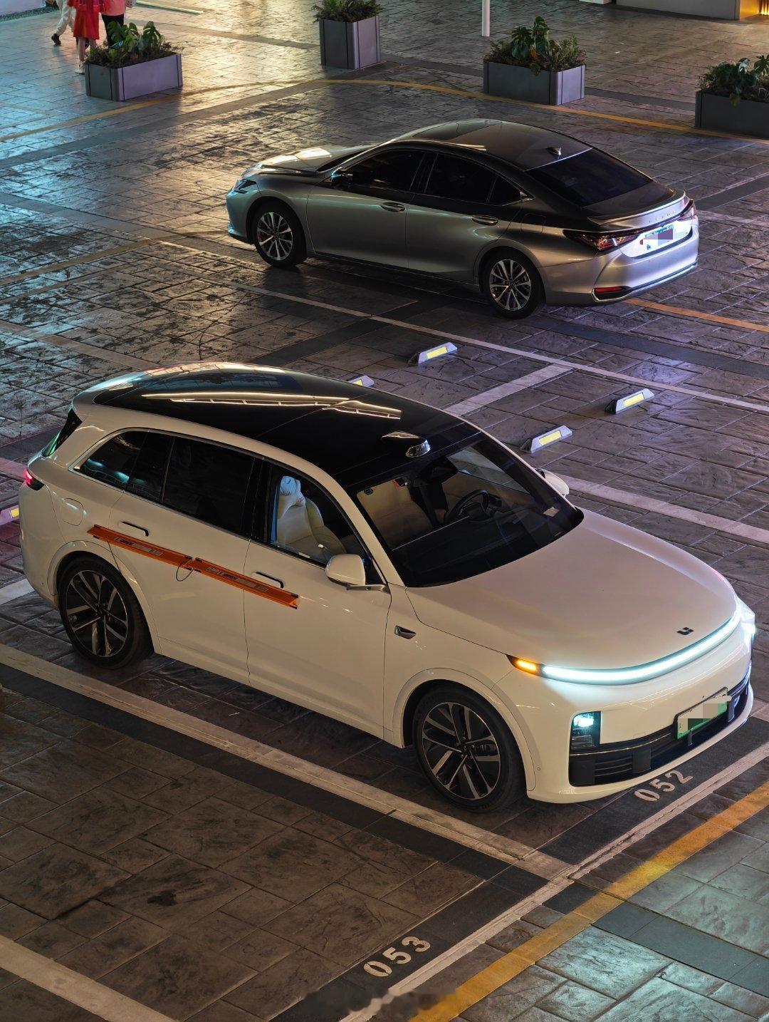 已经开始提前想念春节期间的广州路况了。即便是防撞条利用率 100%。 