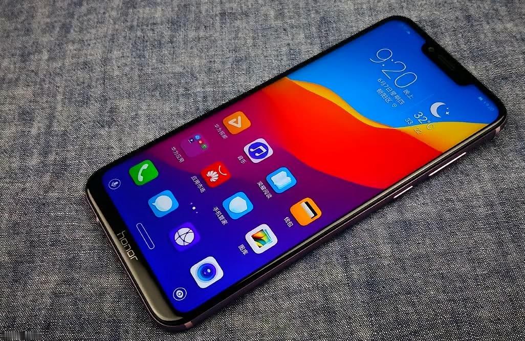 涨价减配，这钱花得憋屈！

现在的中端机市场，属实乱到离谱！
遥想2019年，1