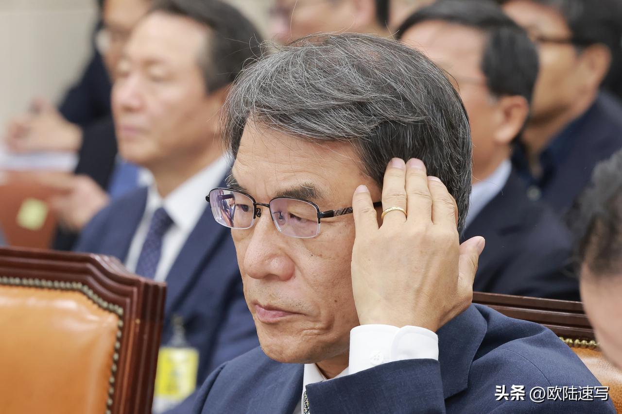 据韩联社报道，7月20日，韩国警方与检方联合调查组进入选举管理委员会，搜查前委员