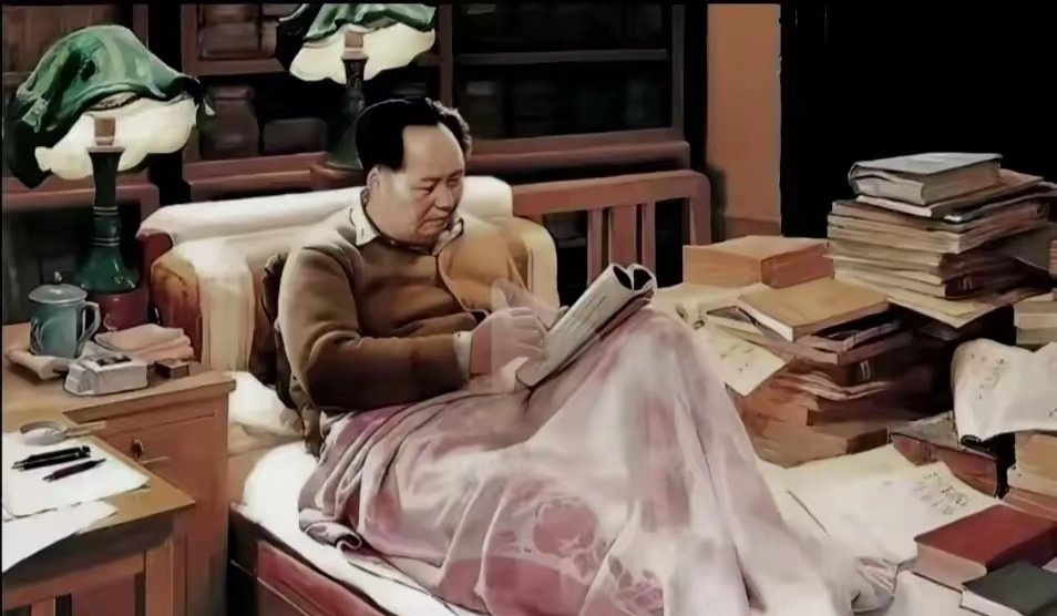 毛主席说：“我看老子比较老实，他说‘将欲取之，必固予之’，要打倒你，先把你抬起来