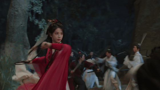 一张萌脸配了一颗杀心刘梦芮把宋明珠演得很到位，红衣本应张扬，她肉嘟嘟的脸却透着娇