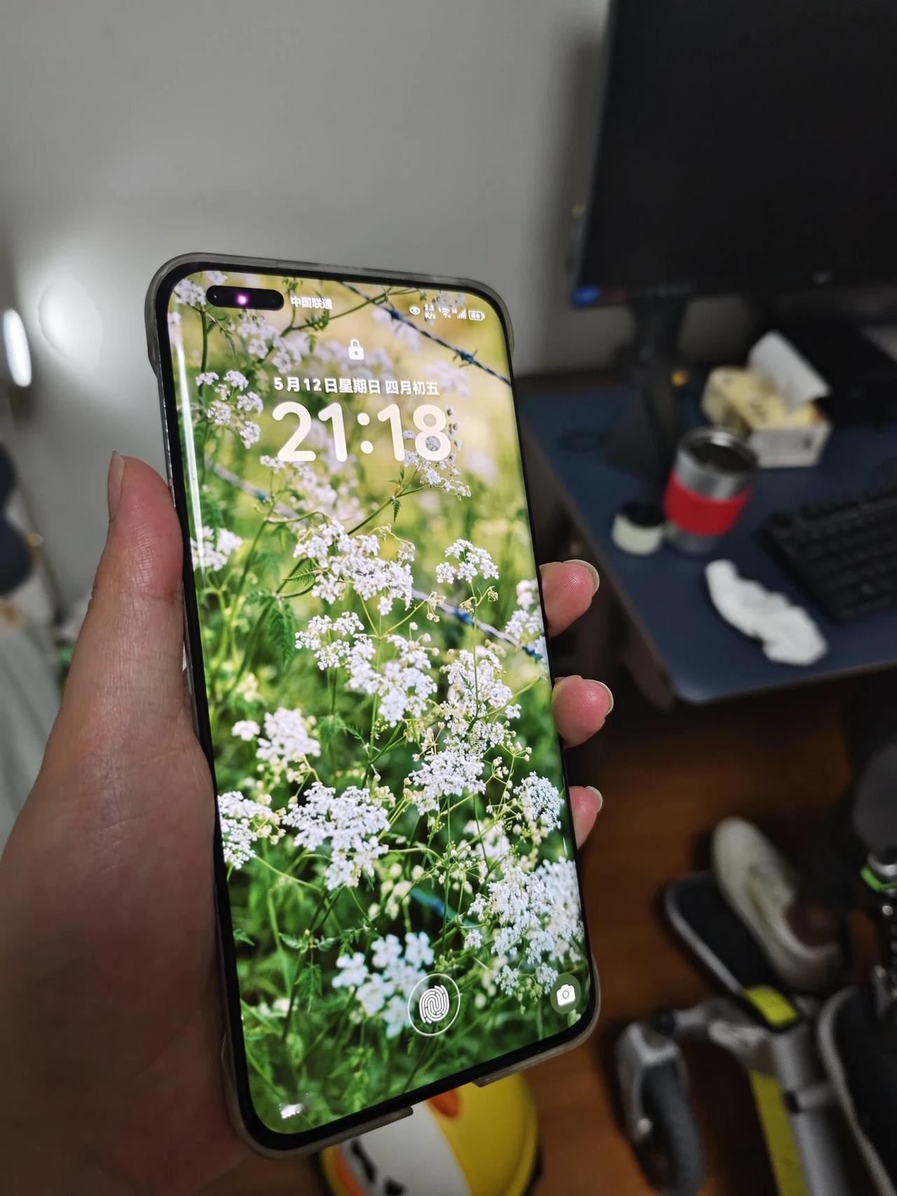 #为什么推荐荣耀手机?#
用荣耀也有一年多了，老实讲我觉得是越用越顺手，屏幕、续