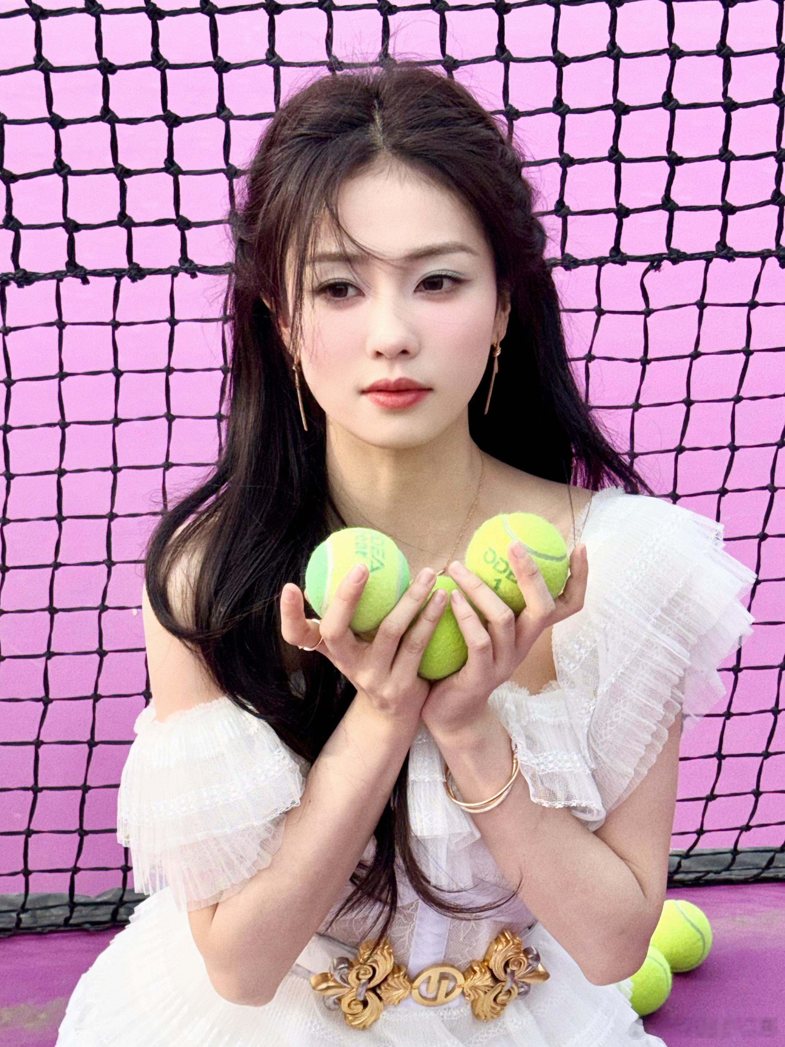 捕捉一枚元气甜妹，把温柔和元气都握在手心 