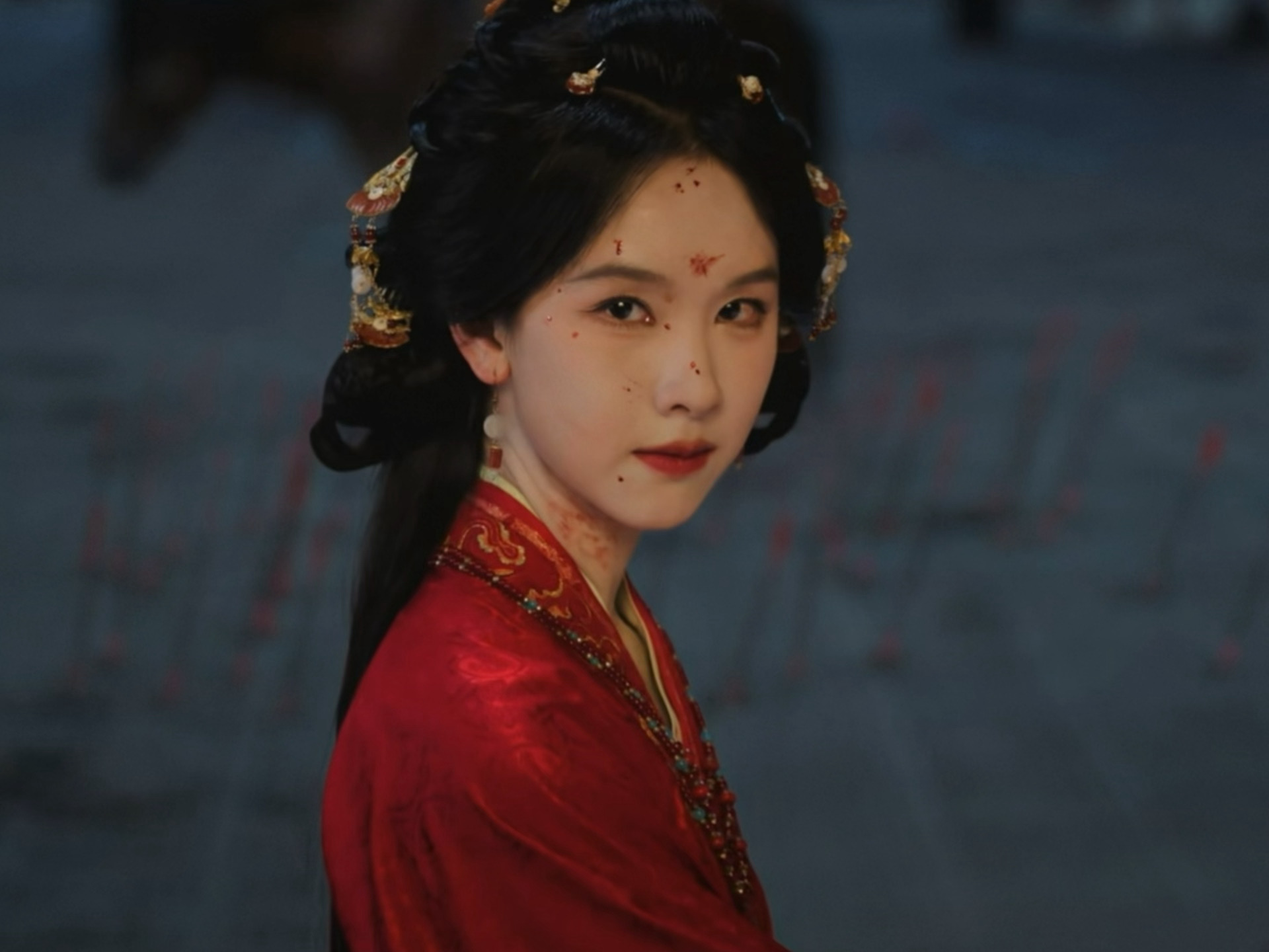 翘楚看了两集，陈都灵眼神戏很不错，我居然觉得楚朝和小殿下的线是塑造最精彩的，男主