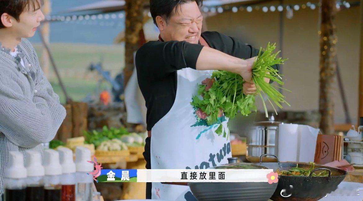 #沈腾调侃贾冰做菜#贾冰看起来就是有口福不会委屈自己肚子的人，他做菜肯定好吃的。