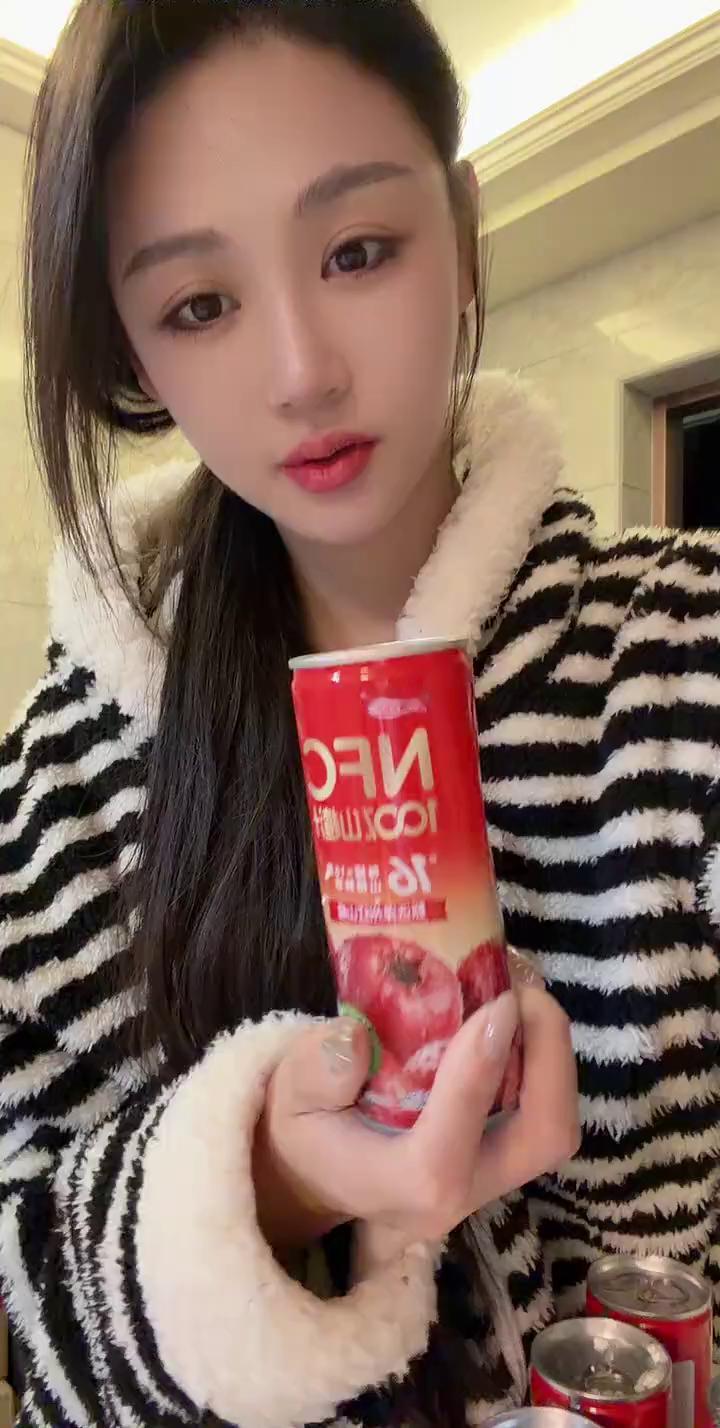 姐妹们，山楂汁，而且是百分之百的山楂汁，配料表是nfc山楂，好喝。但是这种山楂汁