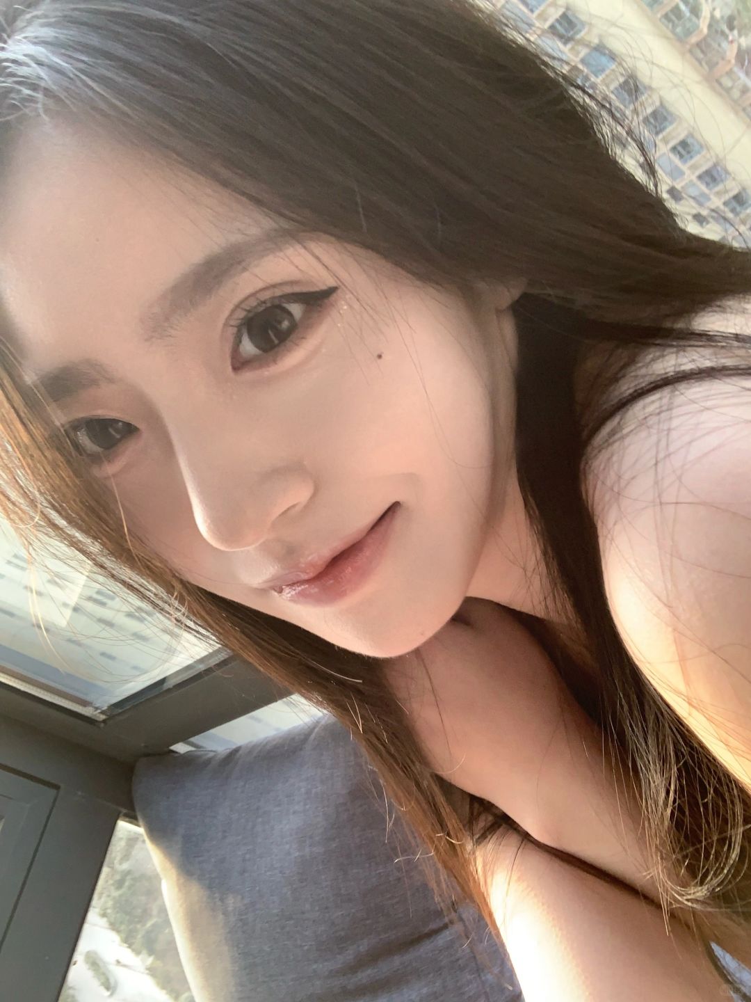 长了个痘痘 被我点成痣了