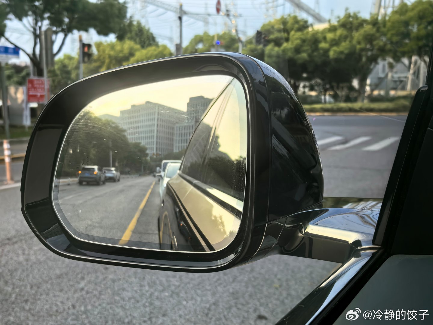 开车发现个彩蛋L9 livis还搞了个同名单曲封面是李想有点意思理想l9 liv