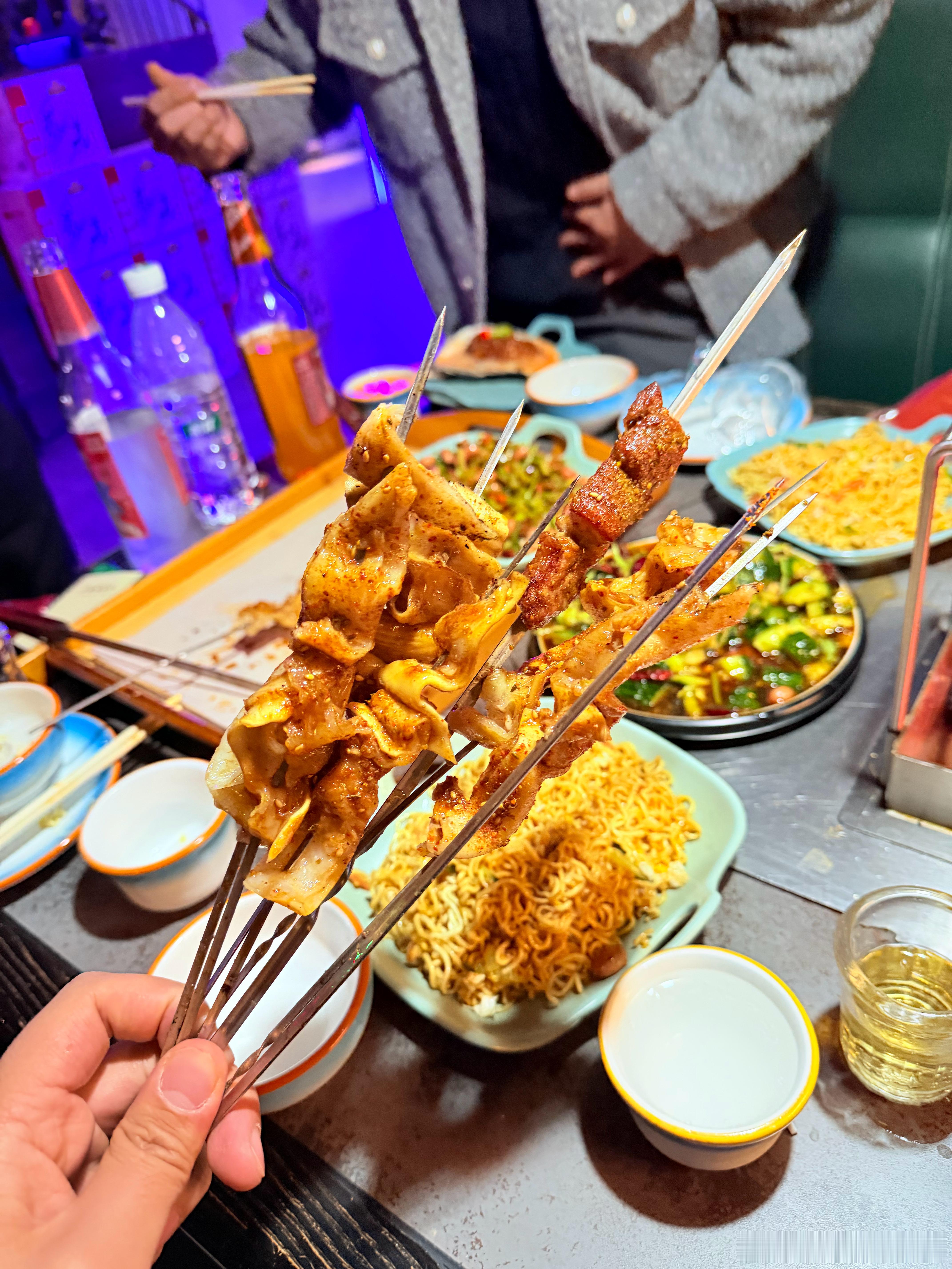 到点了你们是不是都睡了 那我吃点宵夜跟姚老板混一天吃9顿 赤峰·且慢·Coffe