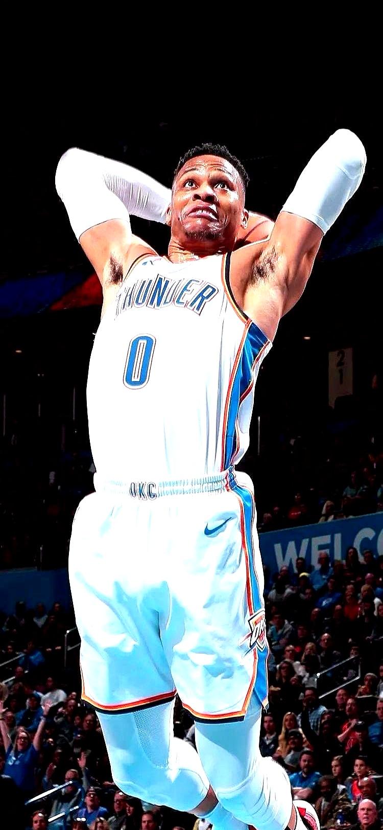 威少把1.8亿刀扔桶，就为了摸一下冠军奖杯。
 

结果四年跑了四队，底薪只剩三