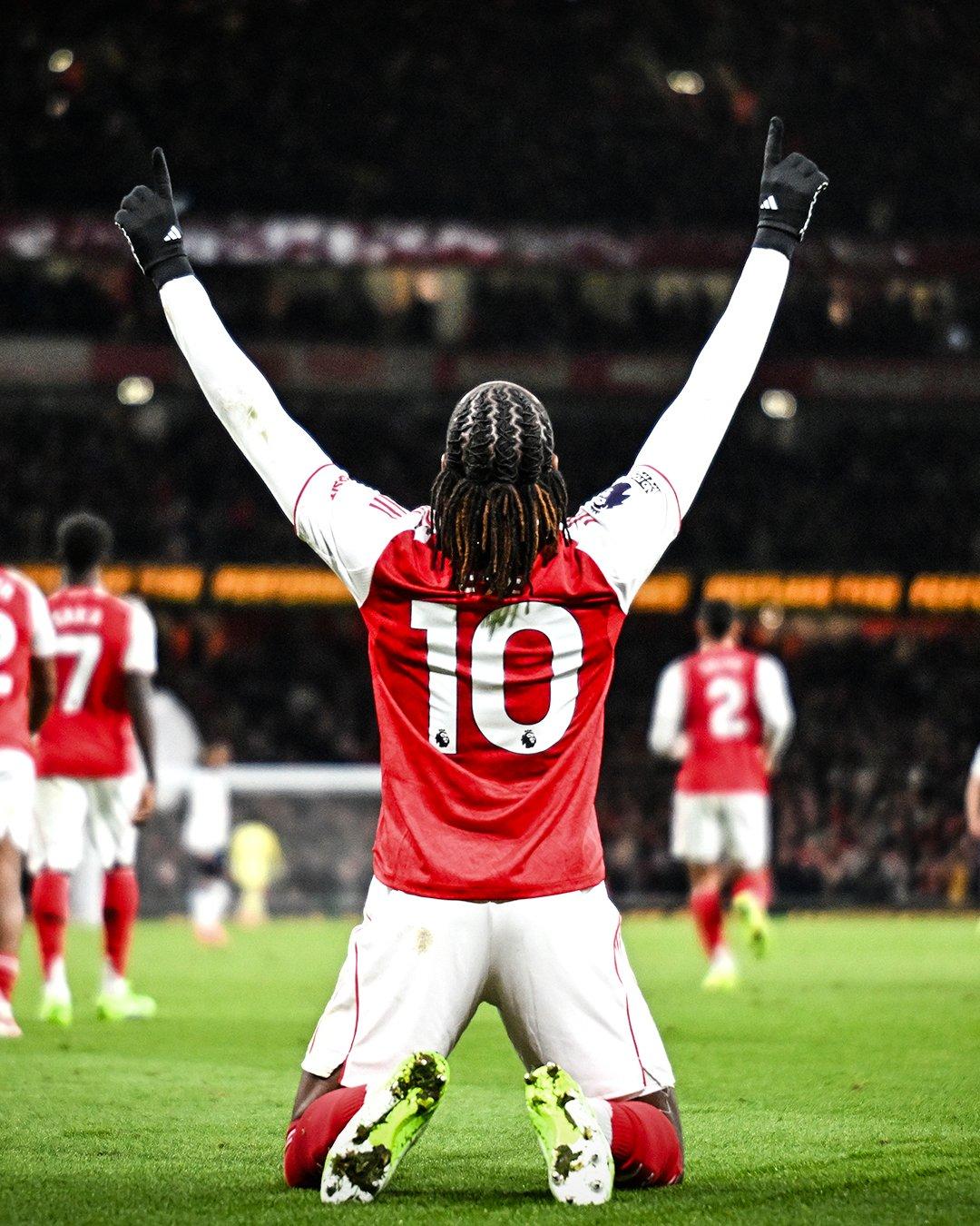 坏消息，埃泽因小腿受伤，预计将缺阵至少一个月。

这位27岁的球员因小腿受伤未能