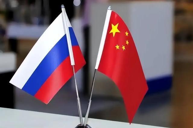 终于明白我国为什么一直没有援助俄罗斯，一位俄罗斯专家早已给出了答案：中国并非俄罗