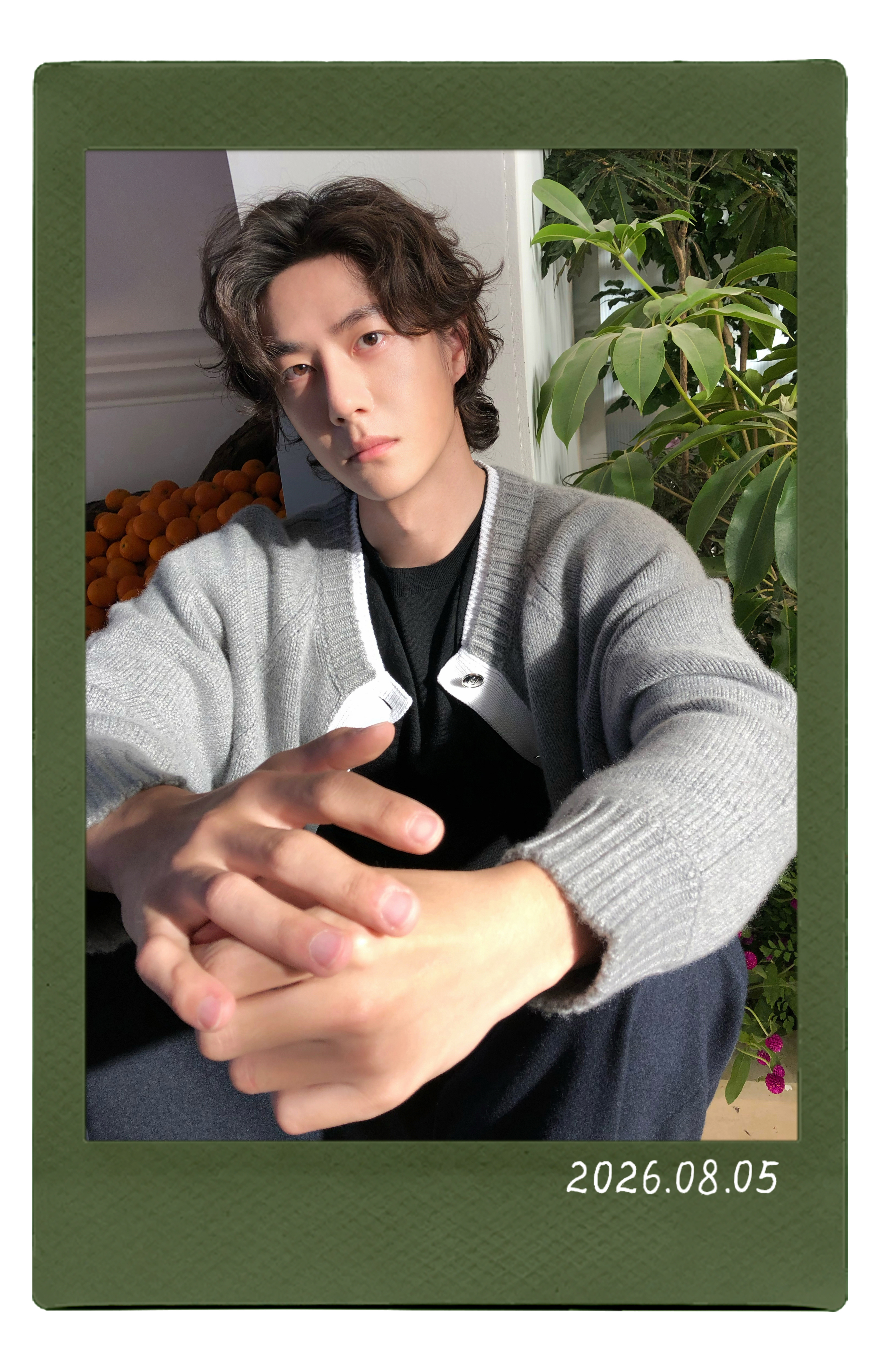王一博12宫格太美了，帅麻了P5就当生日你发的自拍🤳🏻了总觉得王一博才二十出