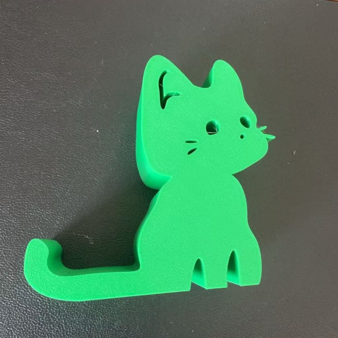 今天又做了一个绿色的小猫手机支架，现在在给未来中奖的诡秘们挑包装盒