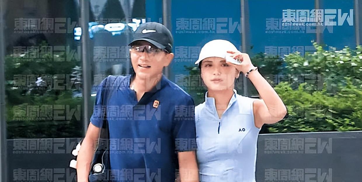 又被拍到了！刘恺威和女生牵手聚餐，同回住处待到天亮
 
港媒最近爆出一组画面，一