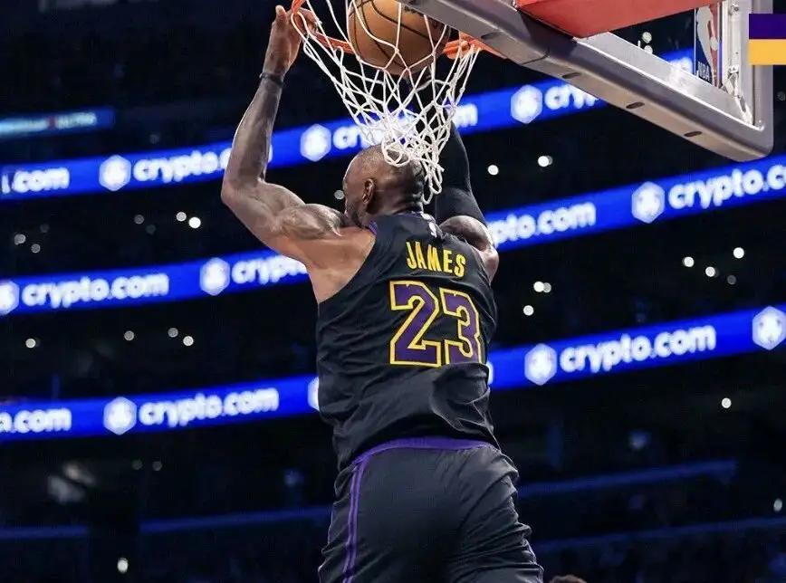 你敢信吗？在NBA这个吃青春饭、年轻球星扎堆闪耀的联盟里，一位41岁的老将，居然