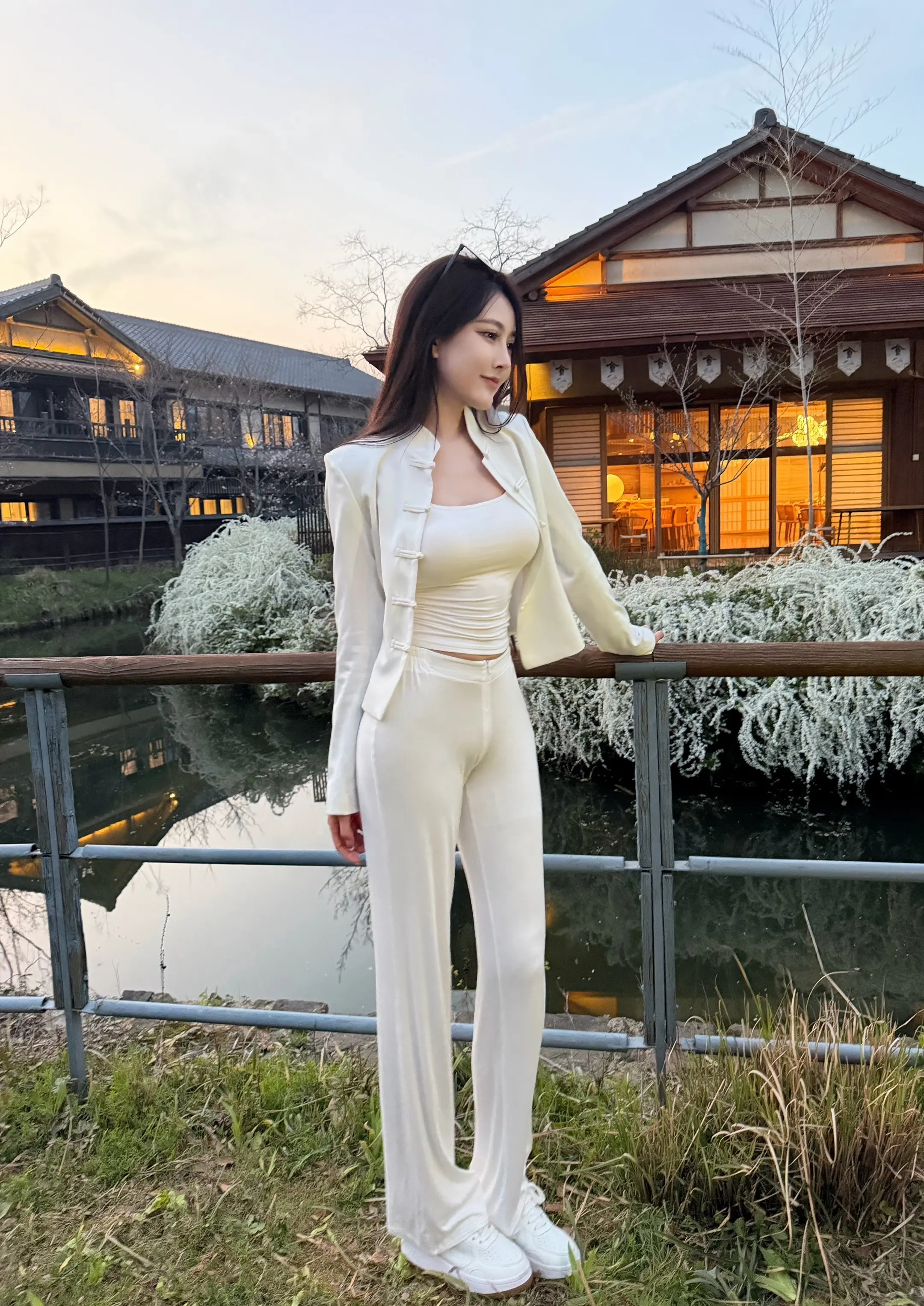 一个人品好的女人，她的样子就会很好看，很舒服，而且气质一定不会差，她很...