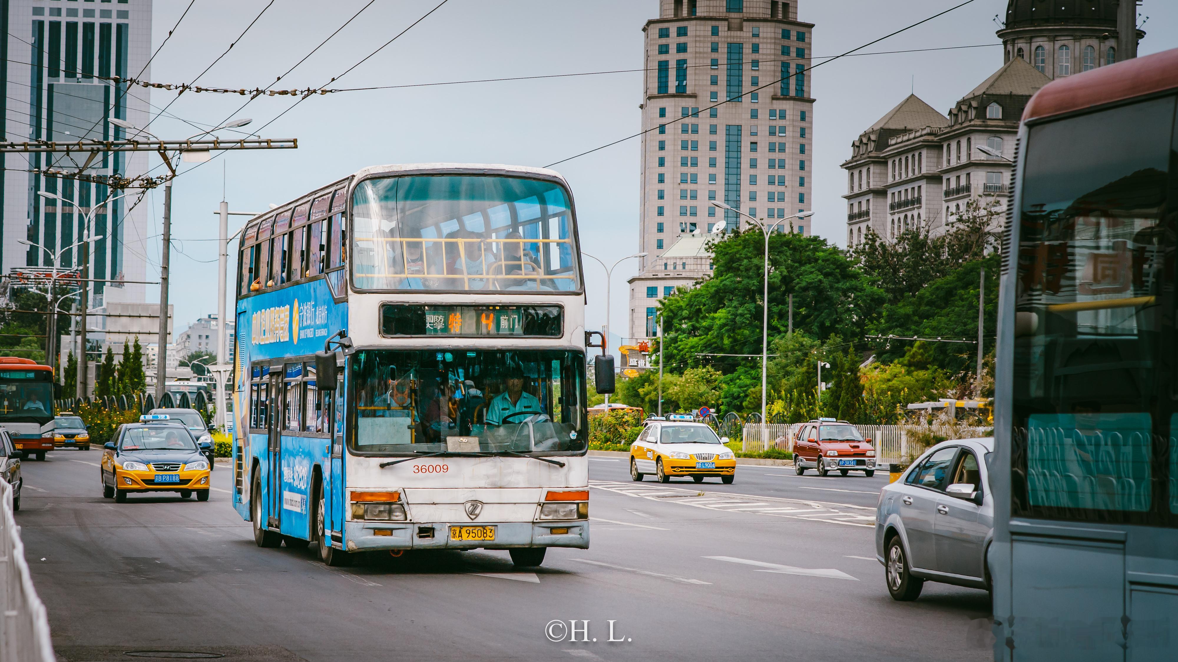 特4路双层巴士。金陵牌双层巴士 