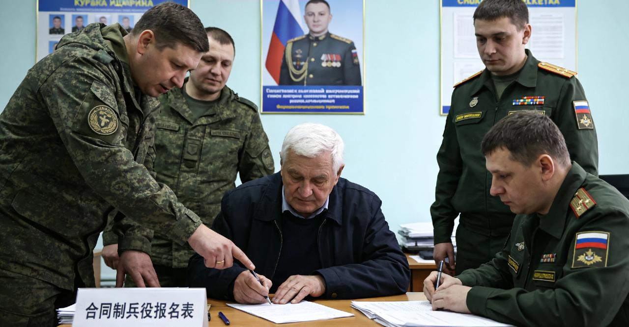 乌克兰允许60岁以上人员合同制服役
 
据相关消息，乌克兰方面正式调整兵役政策，